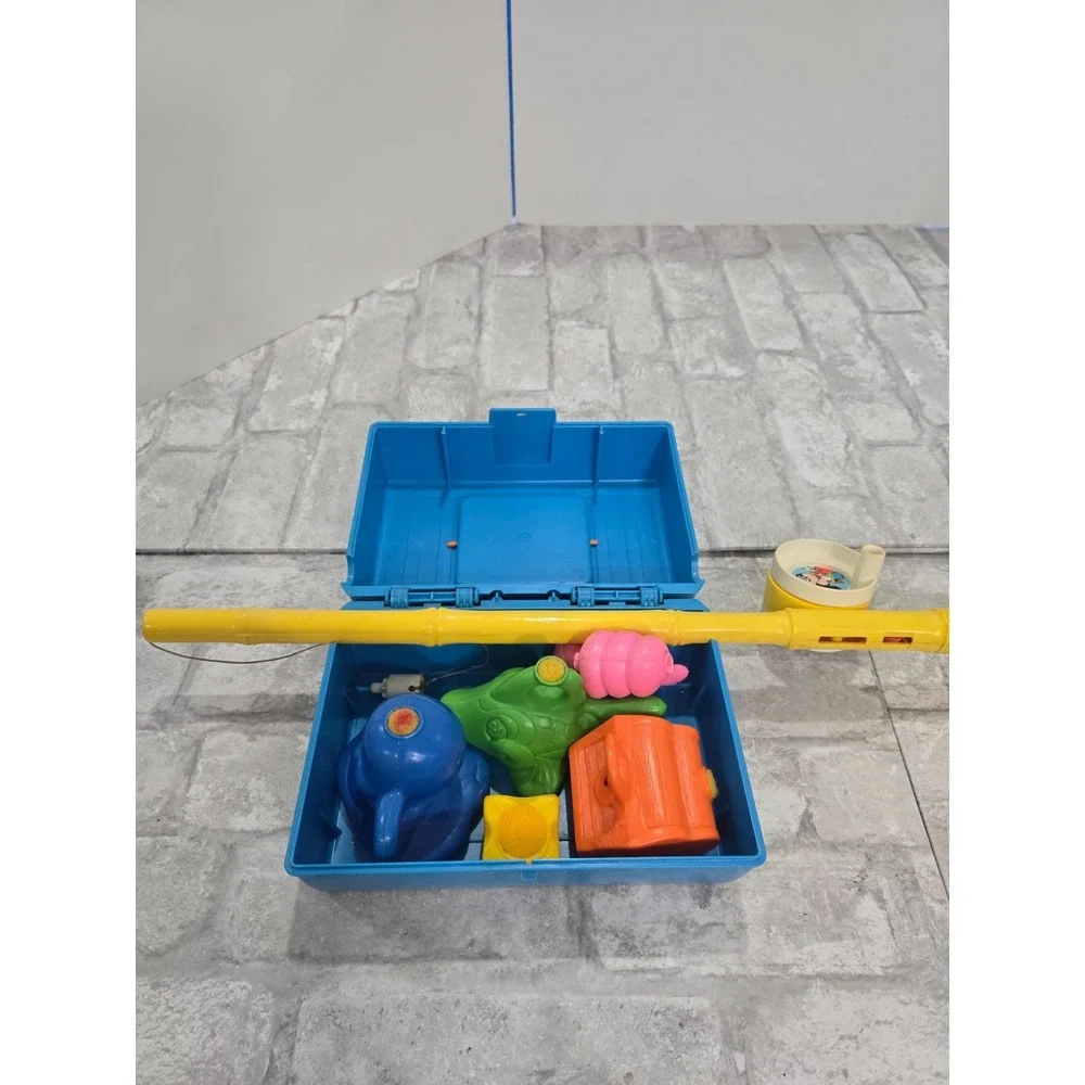 Vintage‎ Mattel Disney Mickey Mouse Fishing Pole Rod Tackle Box Cheese Worm Fish